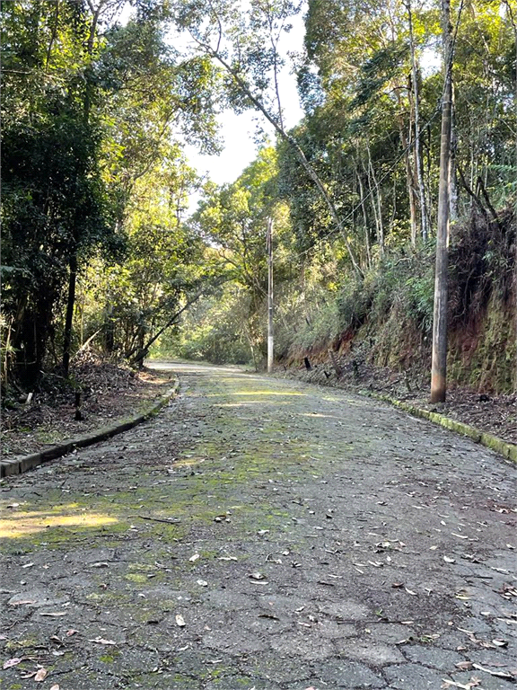 Terreno na Serra da Cantareira, loteamento fechado de alto padrão com 4.265 m²