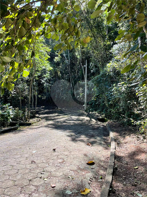 Terreno na Serra da Cantareira, loteamento fechado de alto padrão com 4.265 m²