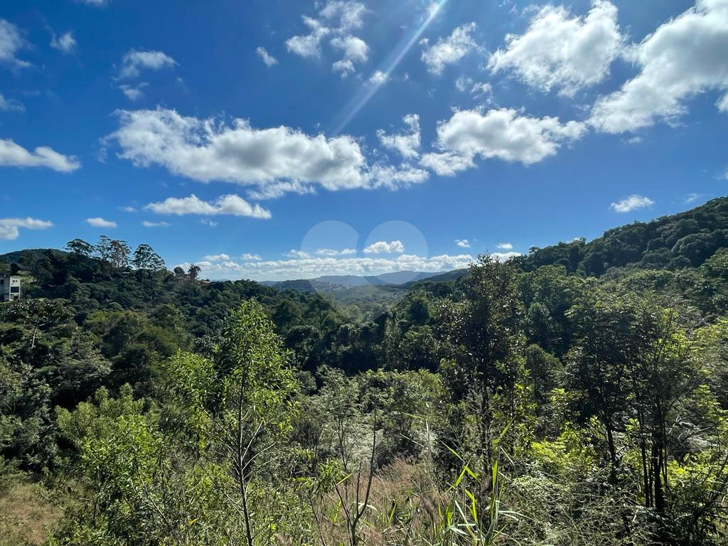 Terreno na Serra da Cantareira, loteamento fechado de alto padrão com 5.500 m²