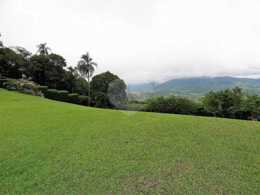 Magnifica casa de Alto Padrão à venda na Serra da Cantareira