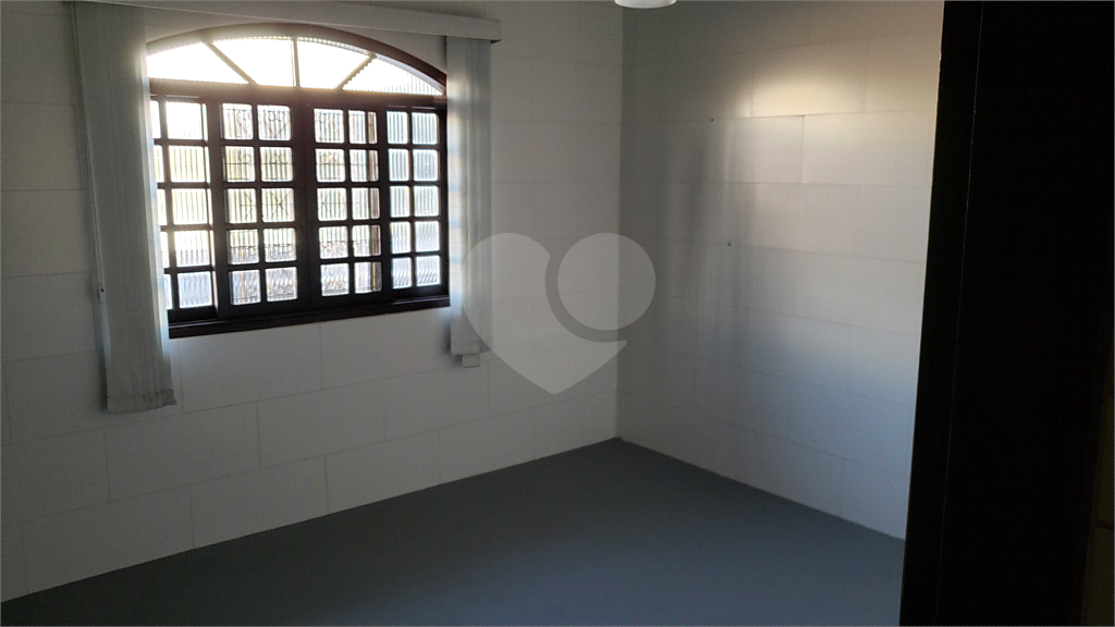 Prédio comercial com excelente localização à venda ou locação ao lado da Brás Leme.