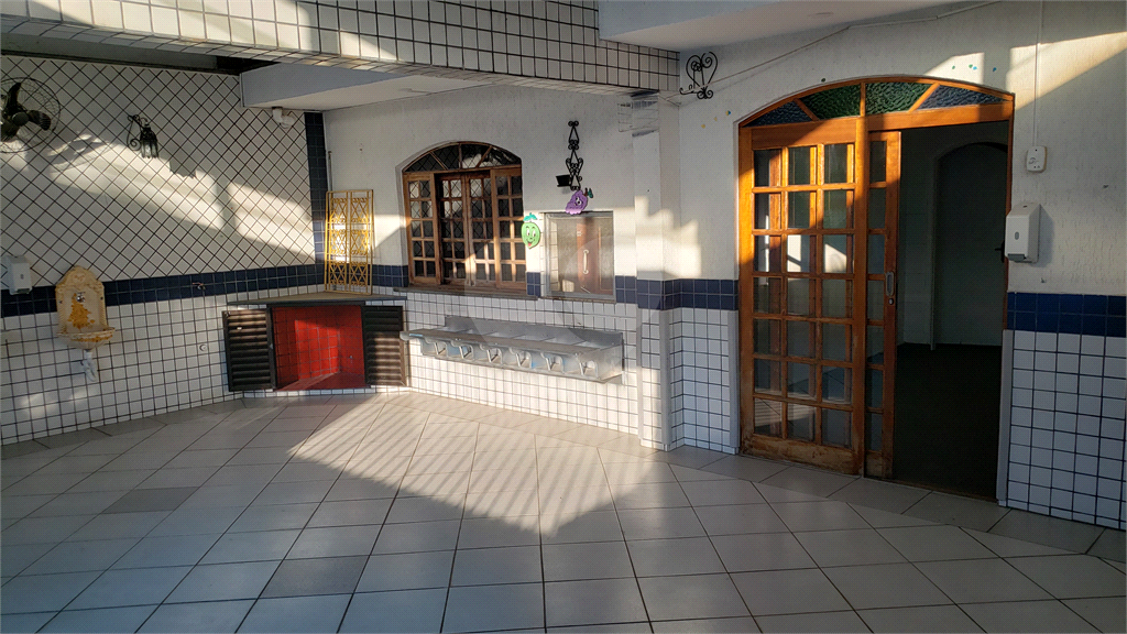 Prédio comercial com excelente localização à venda ou locação ao lado da Brás Leme.