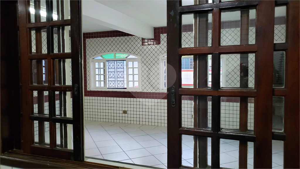 Prédio comercial com excelente localização à venda ou locação ao lado da Brás Leme.