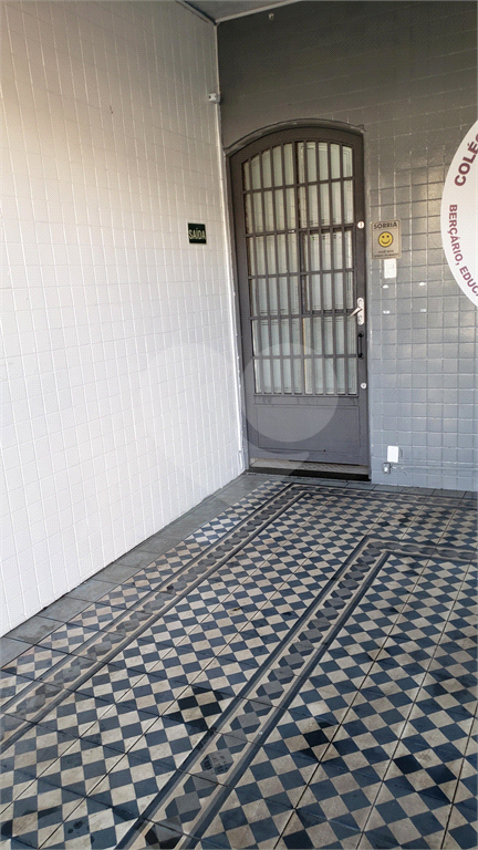 Prédio comercial com excelente localização à venda ou locação ao lado da Brás Leme.