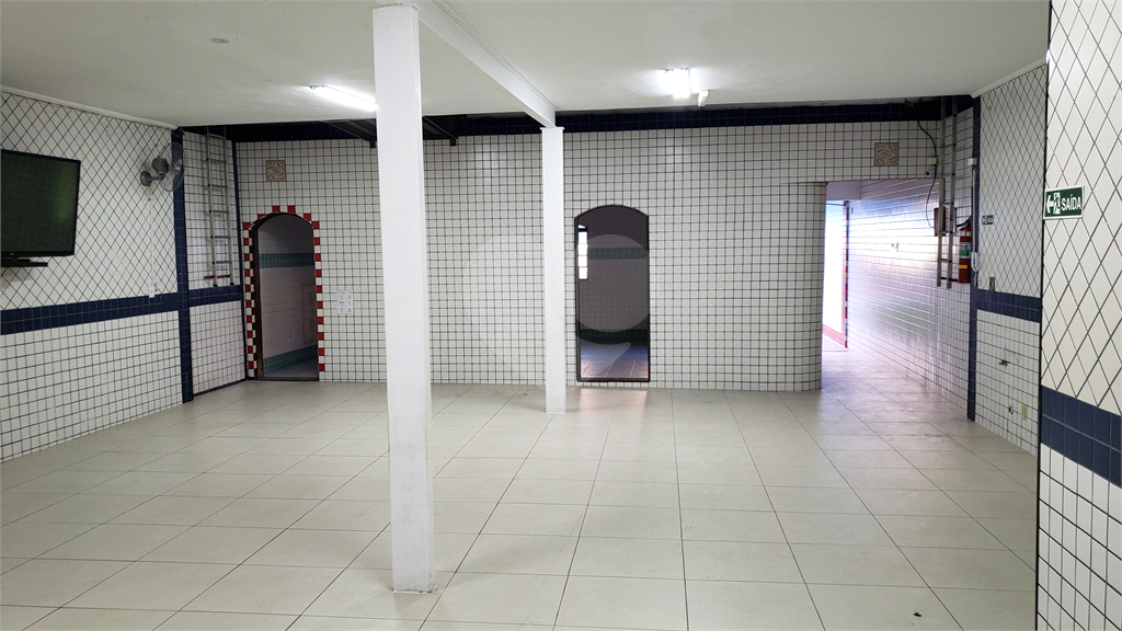 Prédio comercial com excelente localização à venda ou locação ao lado da Brás Leme.