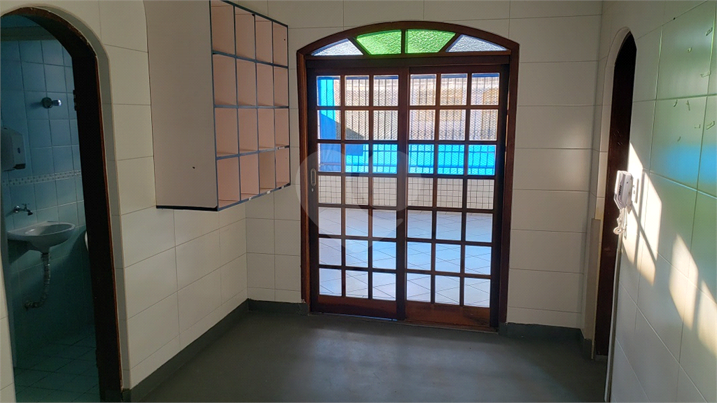 Prédio comercial com excelente localização à venda ou locação ao lado da Brás Leme.