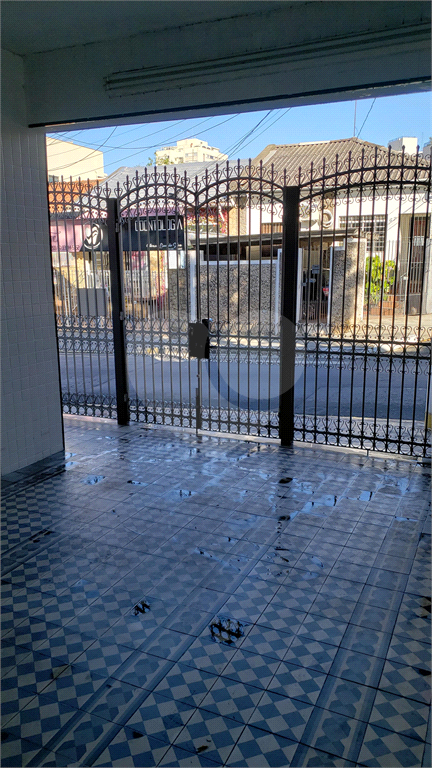 Prédio comercial com excelente localização à venda ou locação ao lado da Brás Leme.