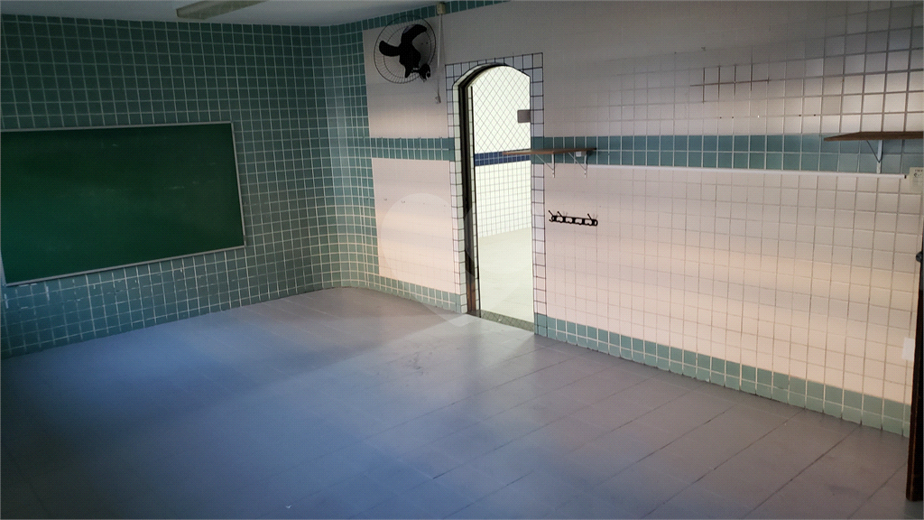 Prédio comercial com excelente localização à venda ou locação ao lado da Brás Leme.