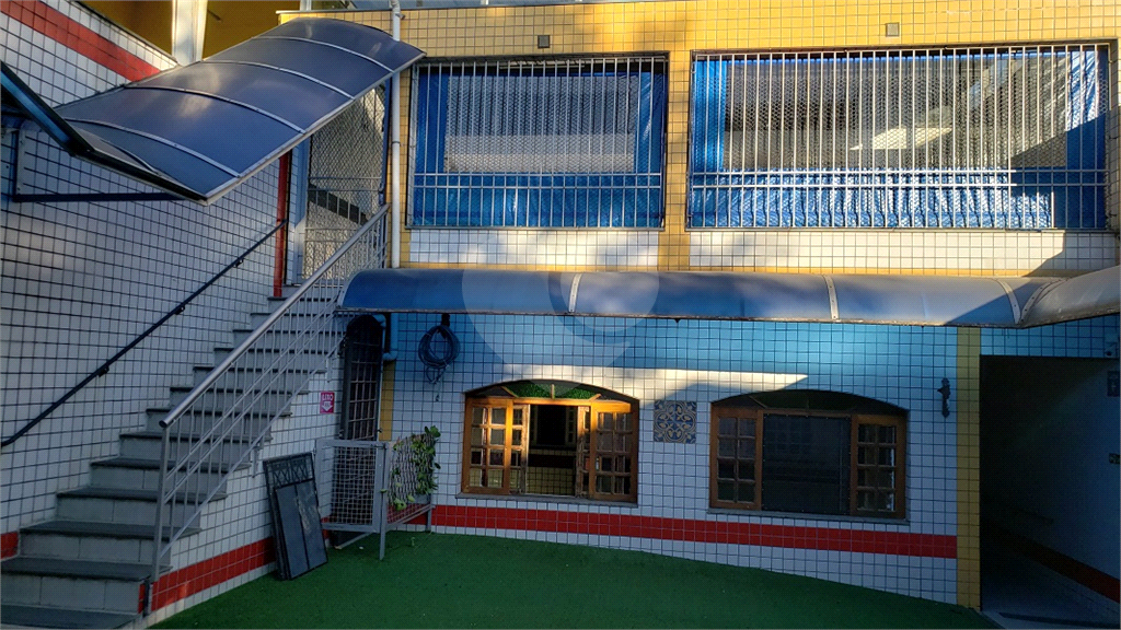 Prédio comercial com excelente localização à venda ou locação ao lado da Brás Leme.
