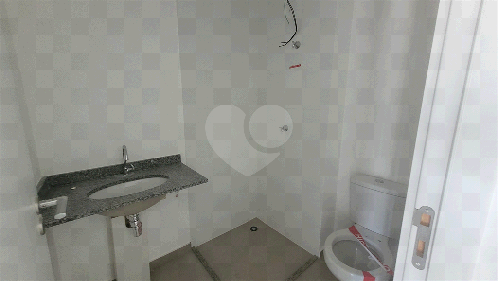 Studio 26m² com piso frio instalado, condomínio com piscina salão gourmet e de festas, e lavanderia Pinheiros