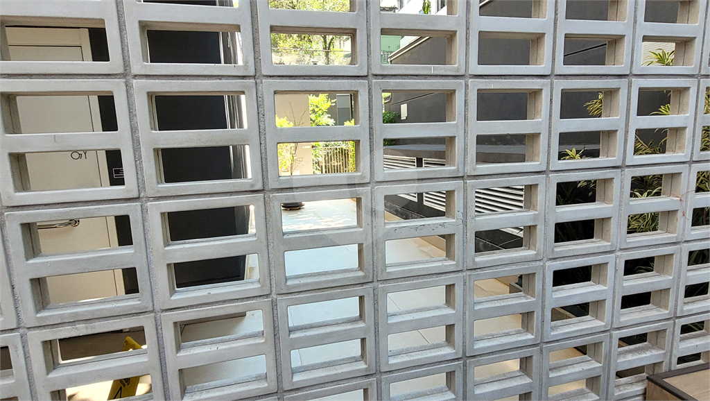 Studio 26m² com piso frio instalado, condomínio com piscina salão gourmet e de festas, e lavanderia Pinheiros