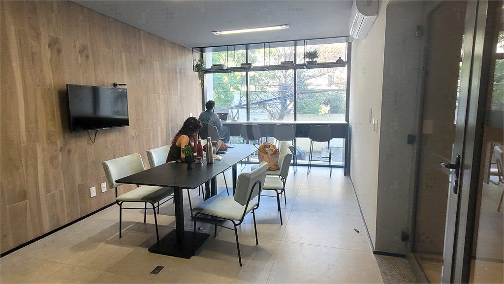 Studio 26m² com piso frio instalado, condomínio com piscina salão gourmet e de festas, e lavanderia Pinheiros