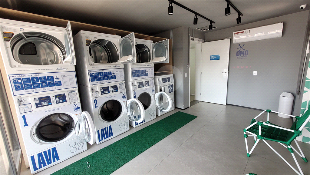 Studio 26m² com piso frio instalado, condomínio com piscina salão gourmet e de festas, e lavanderia Pinheiros