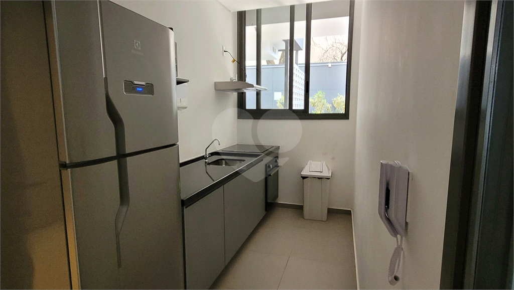 Studio 26m² com piso frio instalado, condomínio com piscina salão gourmet e de festas, e lavanderia Pinheiros