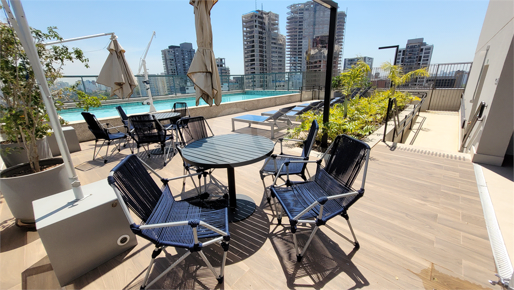 Studio 26m² com piso frio instalado, condomínio com piscina salão gourmet e de festas, e lavanderia Pinheiros