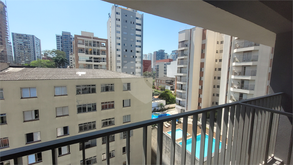 Studio 26m² com piso frio instalado, condomínio com piscina salão gourmet e de festas, e lavanderia Pinheiros