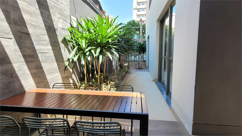 Studio 26m² com piso frio instalado, condomínio com piscina salão gourmet e de festas, e lavanderia Pinheiros