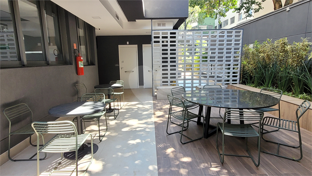 Studio 26m² com piso frio instalado, condomínio com piscina salão gourmet e de festas, e lavanderia Pinheiros