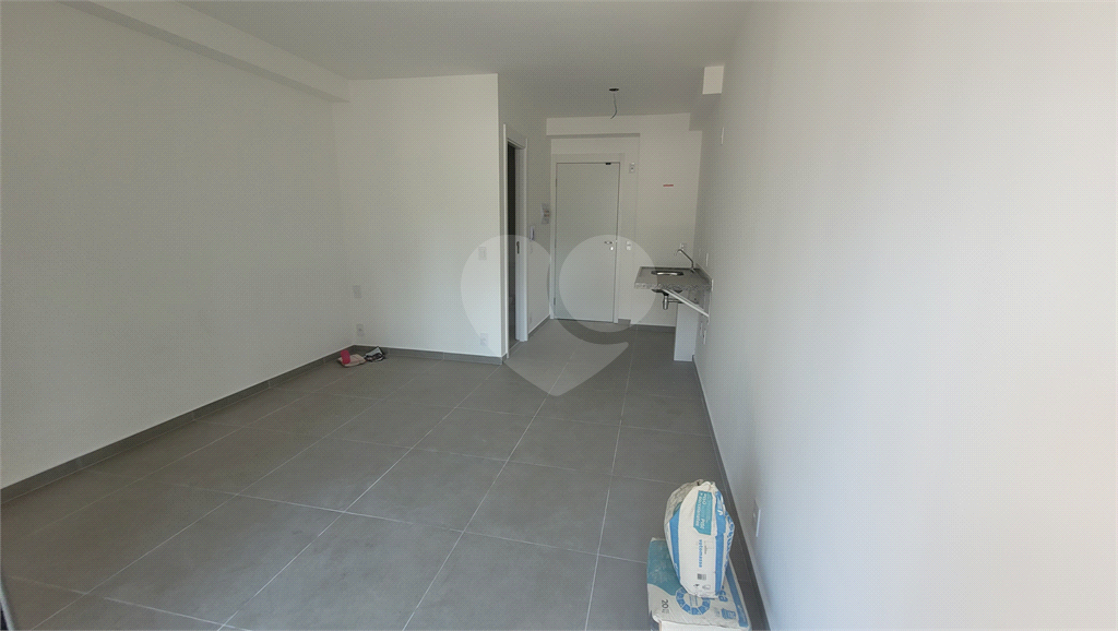 Studio 26m² com piso frio instalado, condomínio com piscina salão gourmet e de festas, e lavanderia Pinheiros