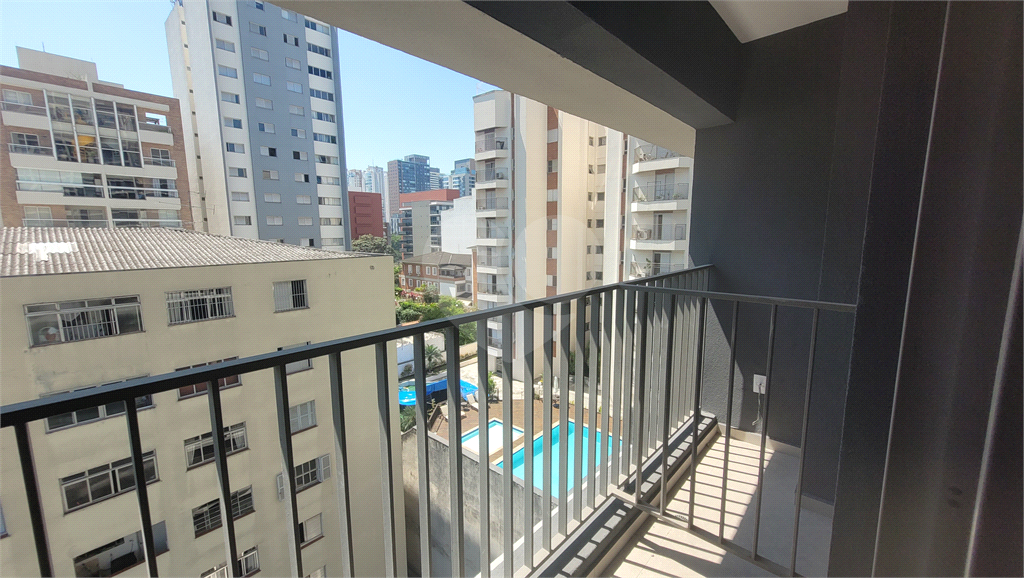 Studio 26m² com piso frio instalado, condomínio com piscina salão gourmet e de festas, e lavanderia Pinheiros