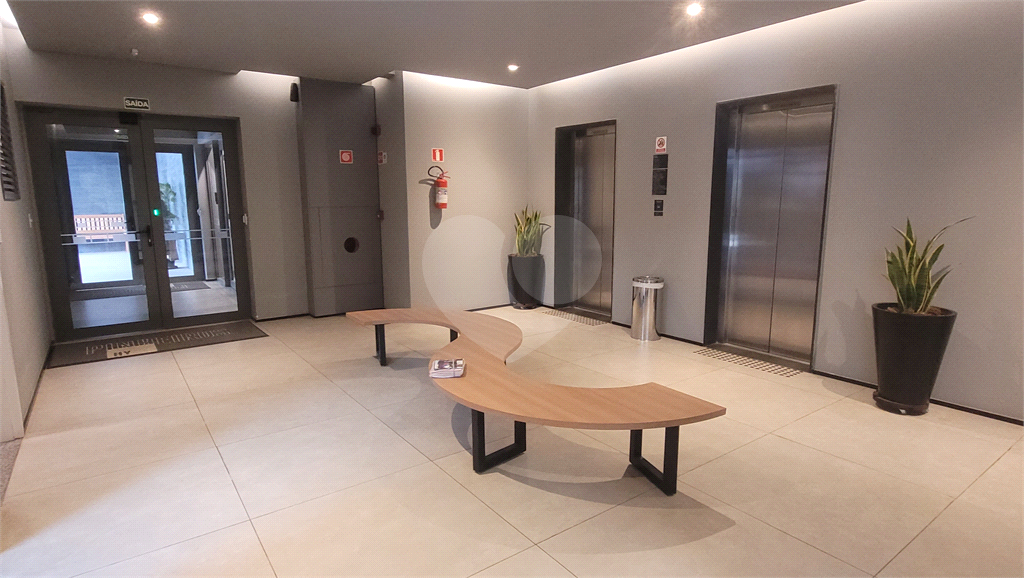 Studio 26m² com piso frio instalado, condomínio com piscina salão gourmet e de festas, e lavanderia Pinheiros