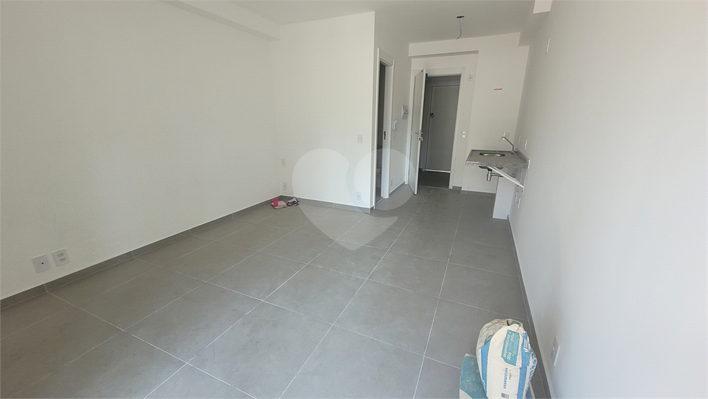 Studio 26m² com piso frio instalado, condomínio com piscina salão gourmet e de festas, e lavanderia Pinheiros