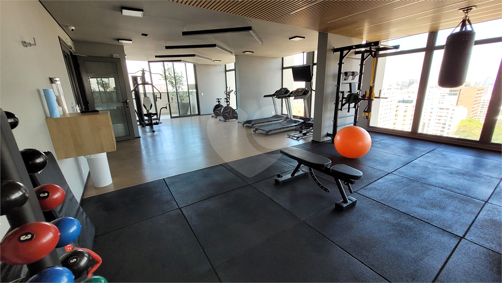 Studio 26m² com piso frio instalado, condomínio com piscina salão gourmet e de festas, e lavanderia Pinheiros