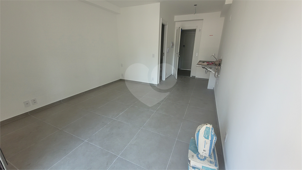 Studio 26m² com piso frio instalado, condomínio com piscina salão gourmet e de festas, e lavanderia Pinheiros