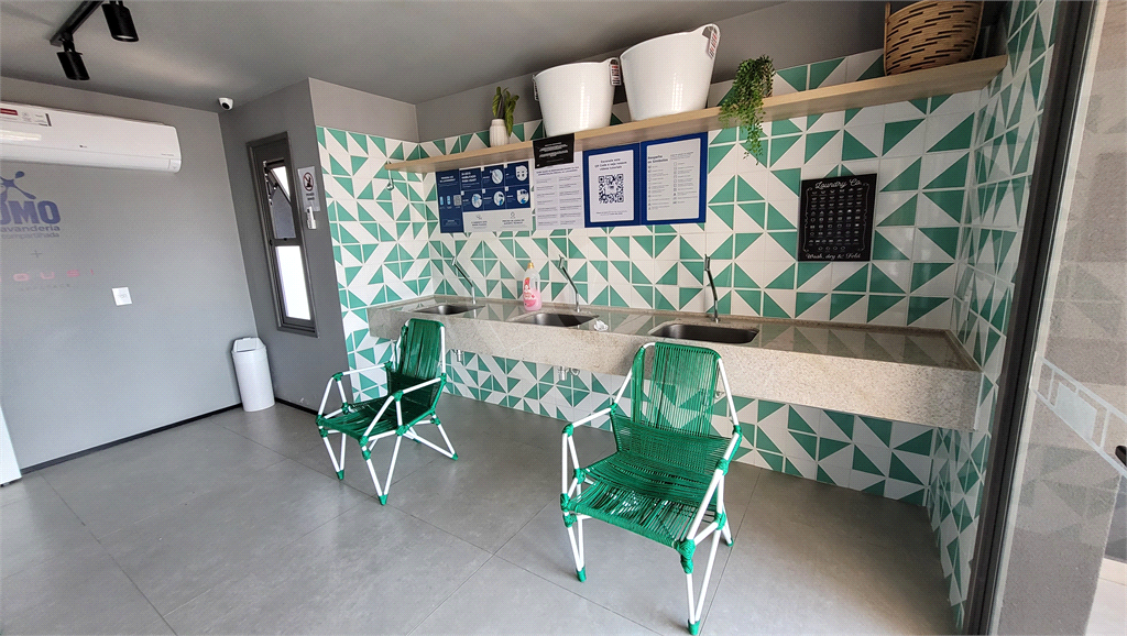 Studio 26m² com piso frio instalado, condomínio com piscina salão gourmet e de festas, e lavanderia Pinheiros