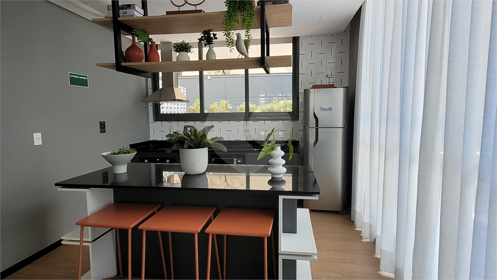 Studio 26m² com piso frio instalado, condomínio com piscina salão gourmet e de festas, e lavanderia Pinheiros