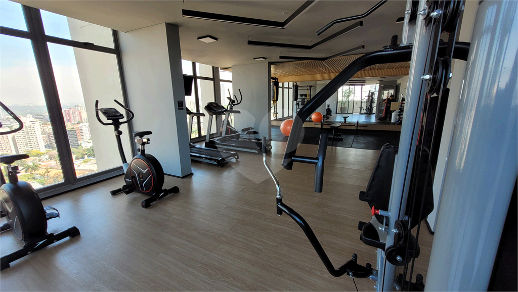 Studio 26m² com piso frio instalado, condomínio com piscina salão gourmet e de festas, e lavanderia Pinheiros