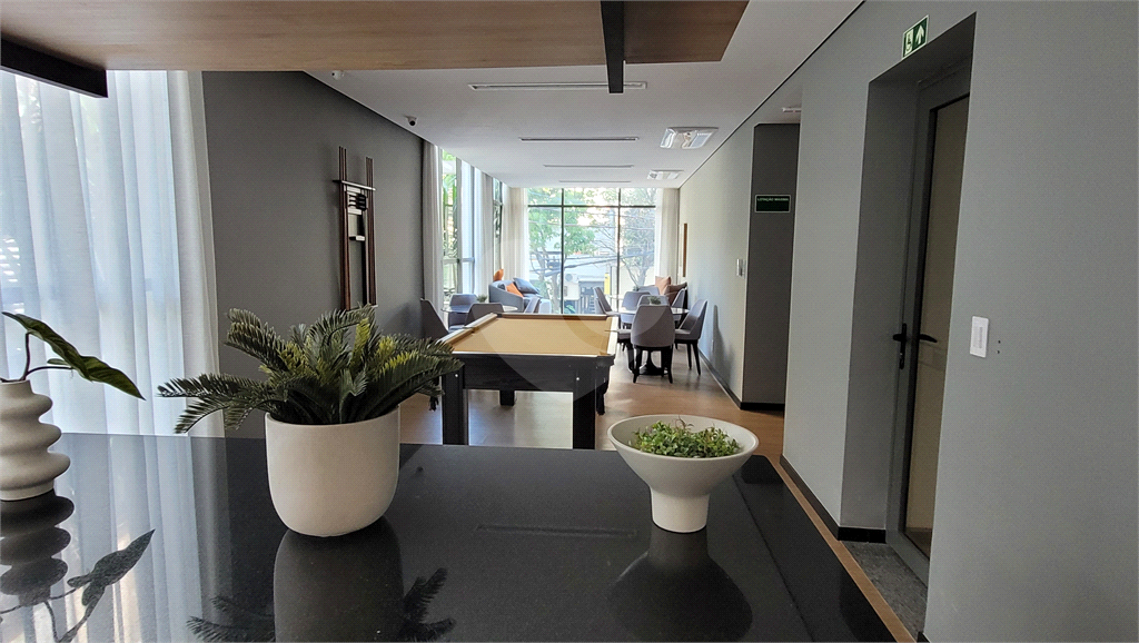 Studio 26m² com piso frio instalado, condomínio com piscina salão gourmet e de festas, e lavanderia Pinheiros