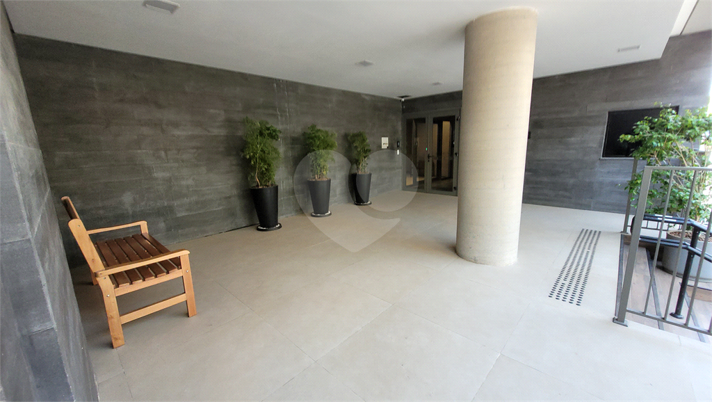 Studio 26m² com piso frio instalado, condomínio com piscina salão gourmet e de festas, e lavanderia Pinheiros