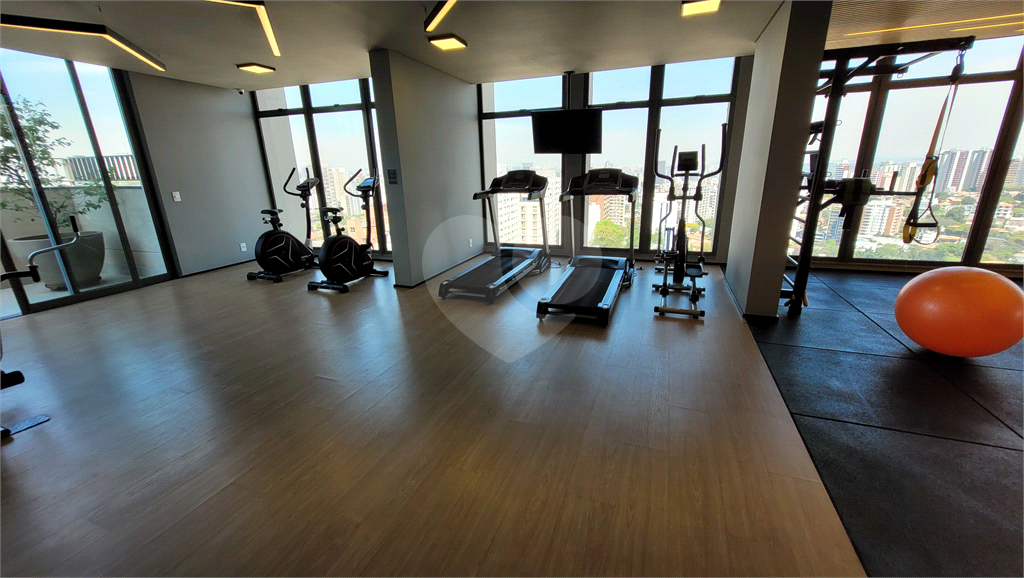 Studio 26m² com piso frio instalado, condomínio com piscina salão gourmet e de festas, e lavanderia Pinheiros