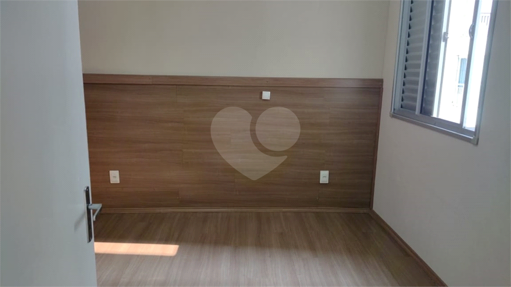 Apartamento de 2 quartos na Vila Galvão. 