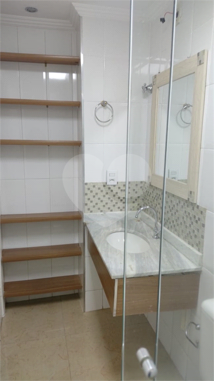 Apartamento de 2 quartos na Vila Galvão. 