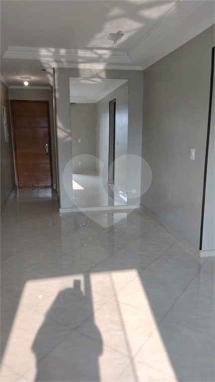 Apartamento de 2 quartos na Vila Galvão. 