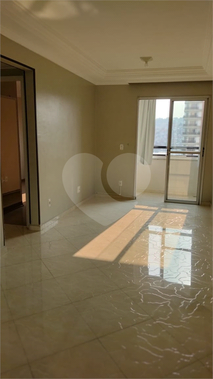 Apartamento de 2 quartos na Vila Galvão. 