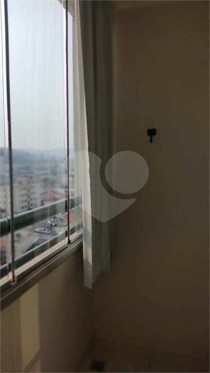 Apartamento de 2 quartos na Vila Galvão. 