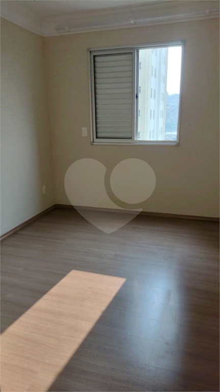 Apartamento de 2 quartos na Vila Galvão. 