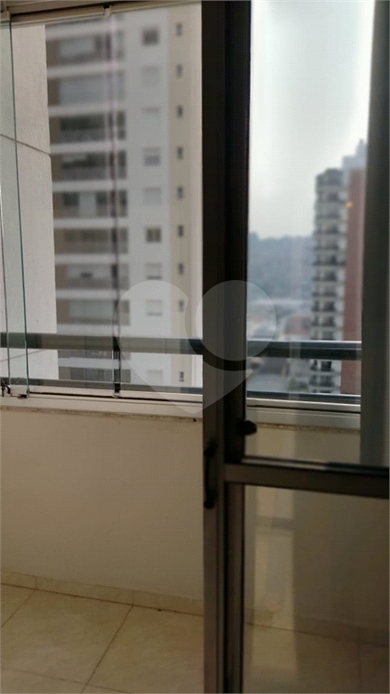 Apartamento de 2 quartos na Vila Galvão. 