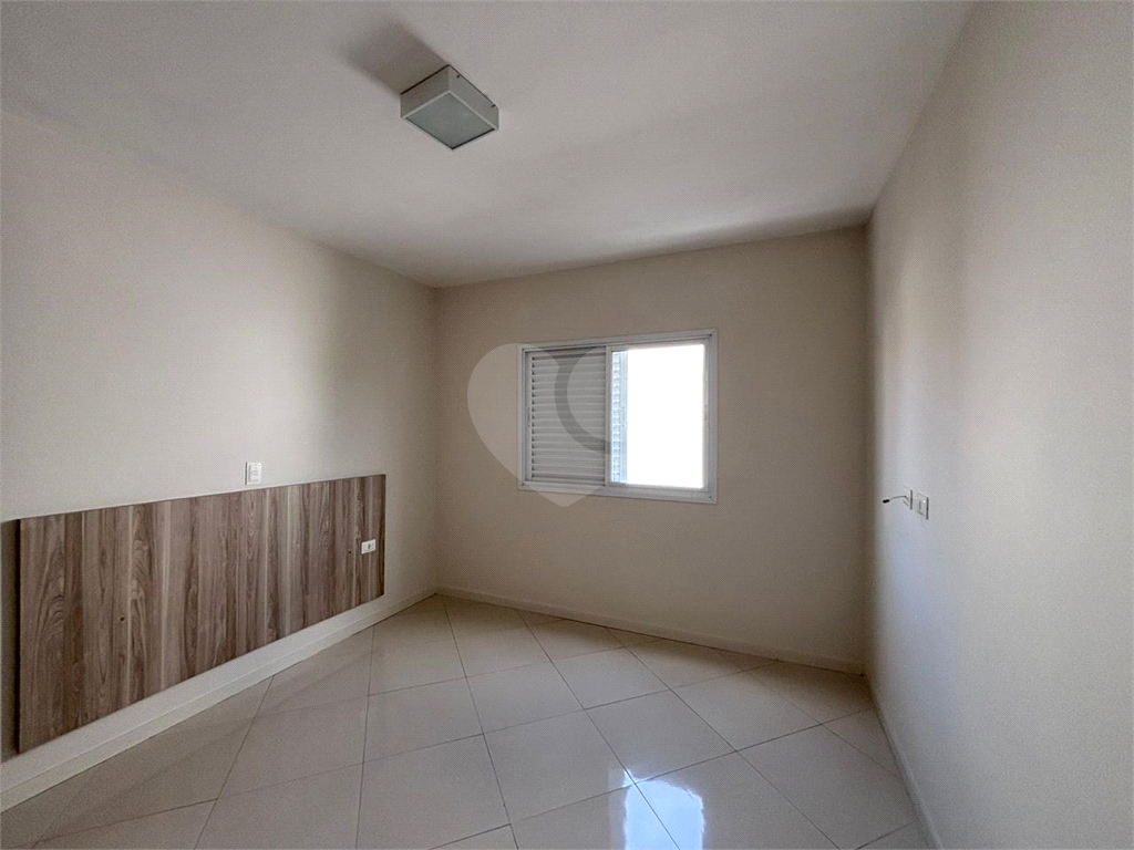 Apartamento para alugar com 2 quartos, 65m² - Foto 12