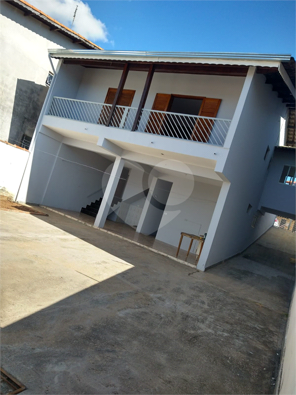 Casa à venda com 3 quartos, 195m² - Foto 1