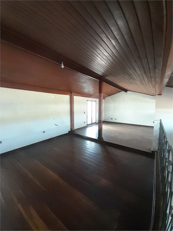 Casa para alugar com 4 quartos, 300m² - Foto 17