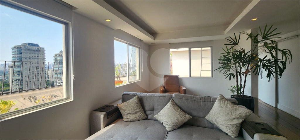 Cobertura  380m²  - 4 quartos -  Vila Nova Conceição em Frente a Praça Pereira Coutinho