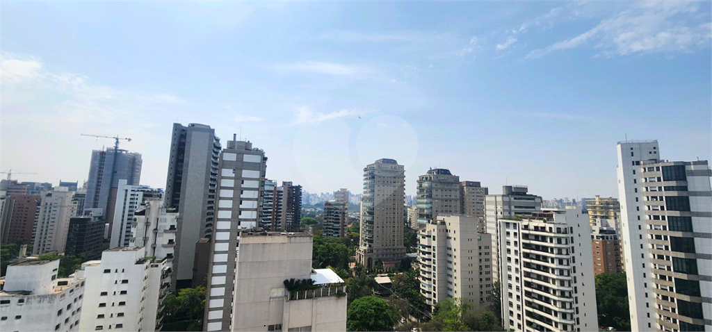 Cobertura  380m²  - 4 quartos -  Vila Nova Conceição em Frente a Praça Pereira Coutinho
