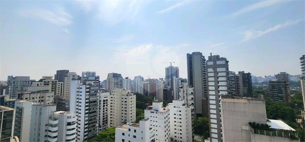 Cobertura  380m²  - 4 quartos -  Vila Nova Conceição em Frente a Praça Pereira Coutinho