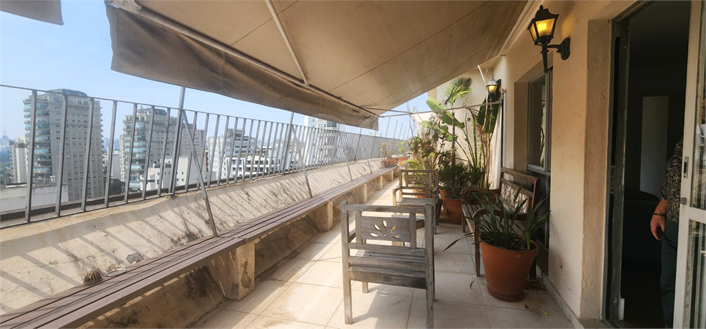 Cobertura  380m²  - 4 quartos -  Vila Nova Conceição em Frente a Praça Pereira Coutinho