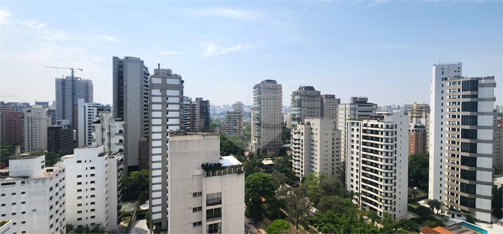 Cobertura  380m²  - 4 quartos -  Vila Nova Conceição em Frente a Praça Pereira Coutinho