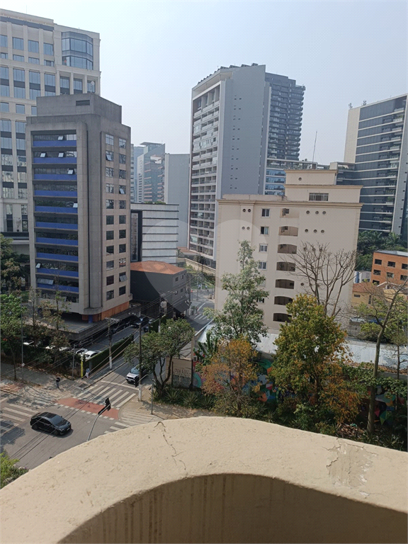 VENDE APARTAMENTO DE 2 QUARTOS, COM VAGA, NA VILA OLIMPIA!